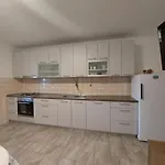 Aurora Apartment Cara
